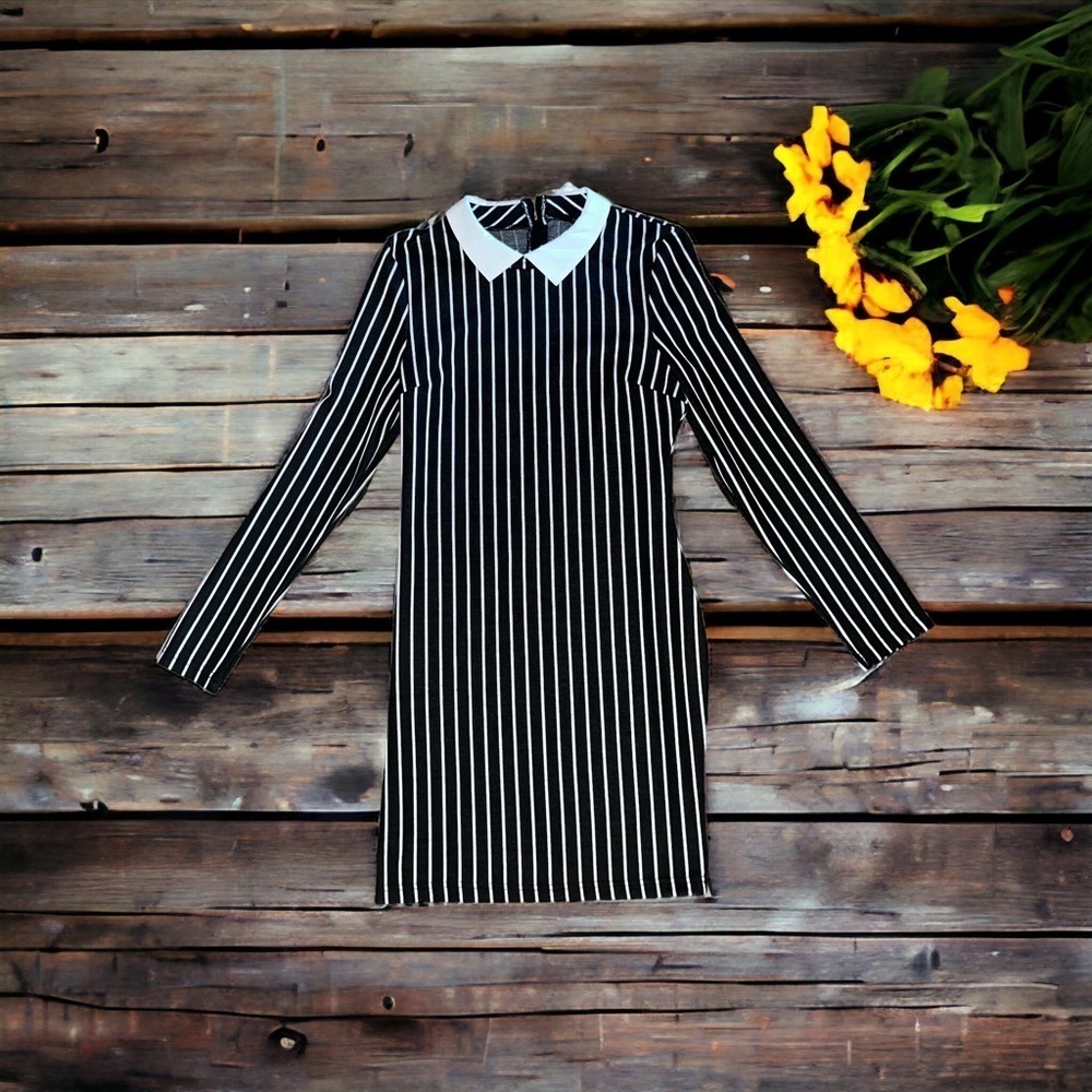 Revamped
Black White Pinstripe Collared Dress M
Wednesday Addams Goth - Picture 13 of 15